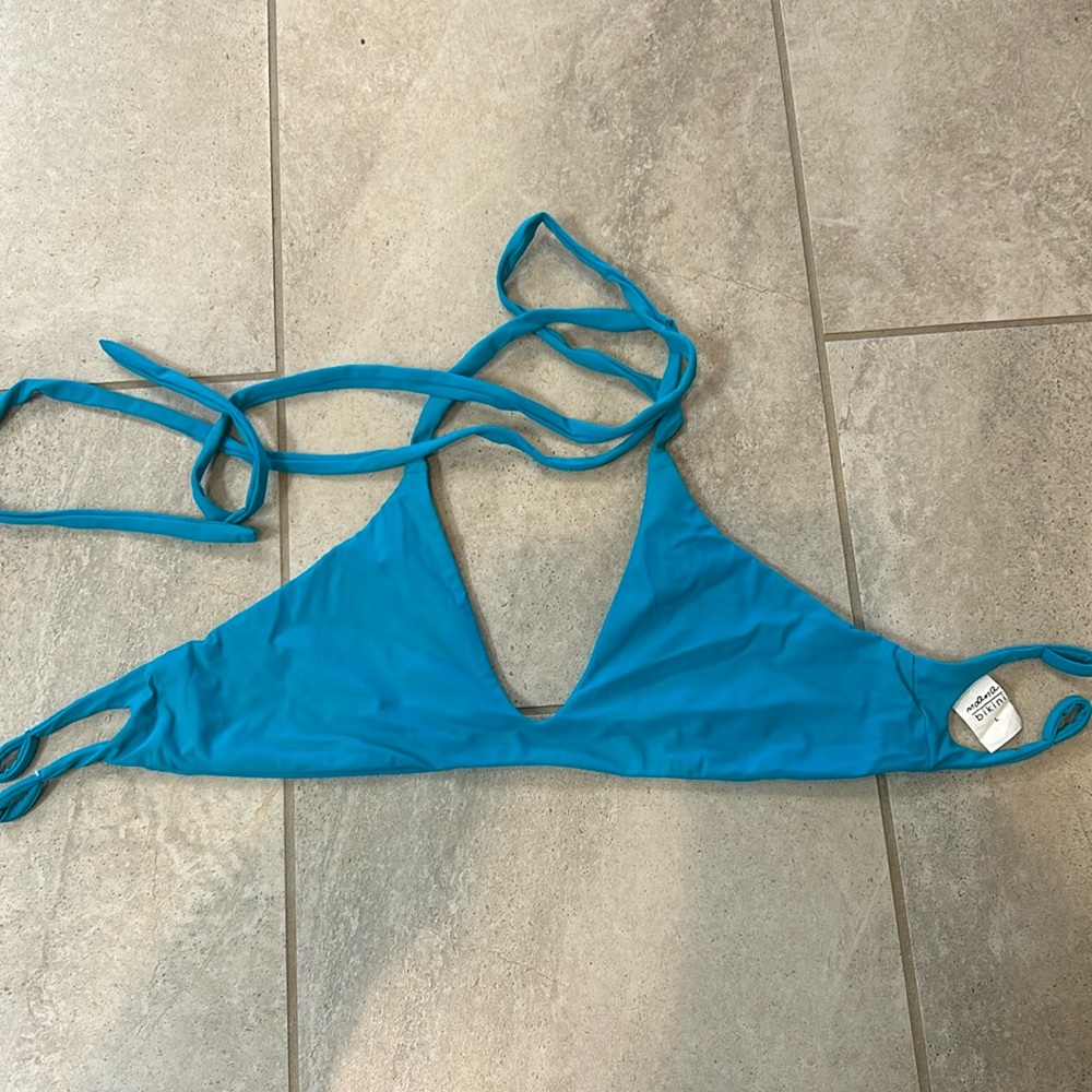Moana bikini top size large, new with tags!